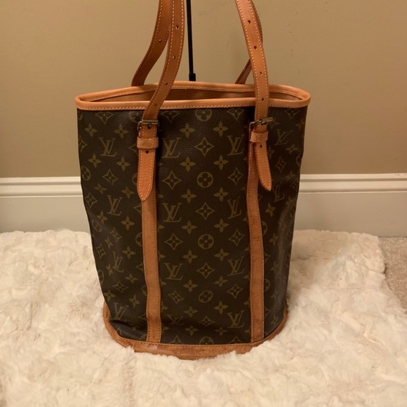 Louis Vuitton Handbags - Louise Vuitton Monogram Bucket Bag!